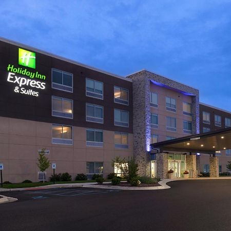 Holiday Inn Express & Suites - Brighton By Ihg Esterno foto