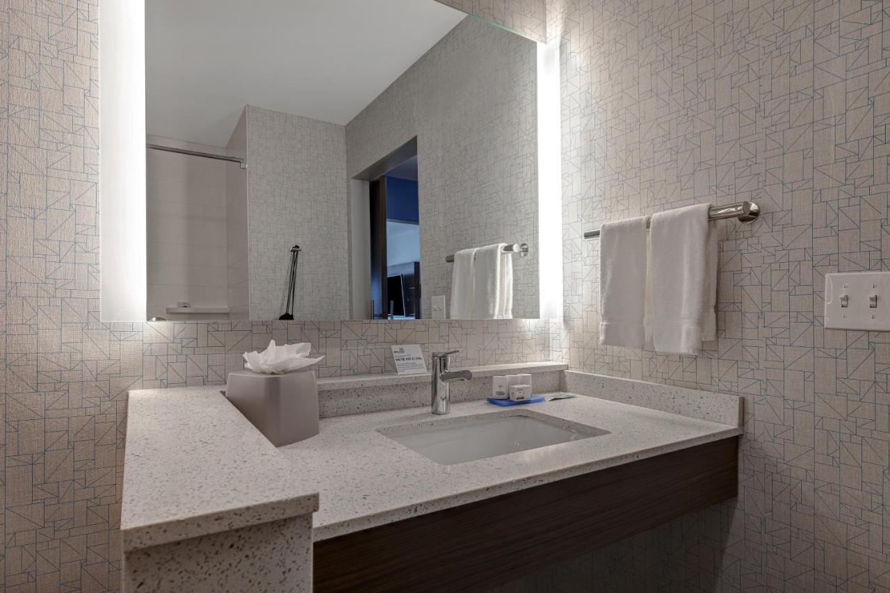 Holiday Inn Express & Suites - Brighton By Ihg Esterno foto