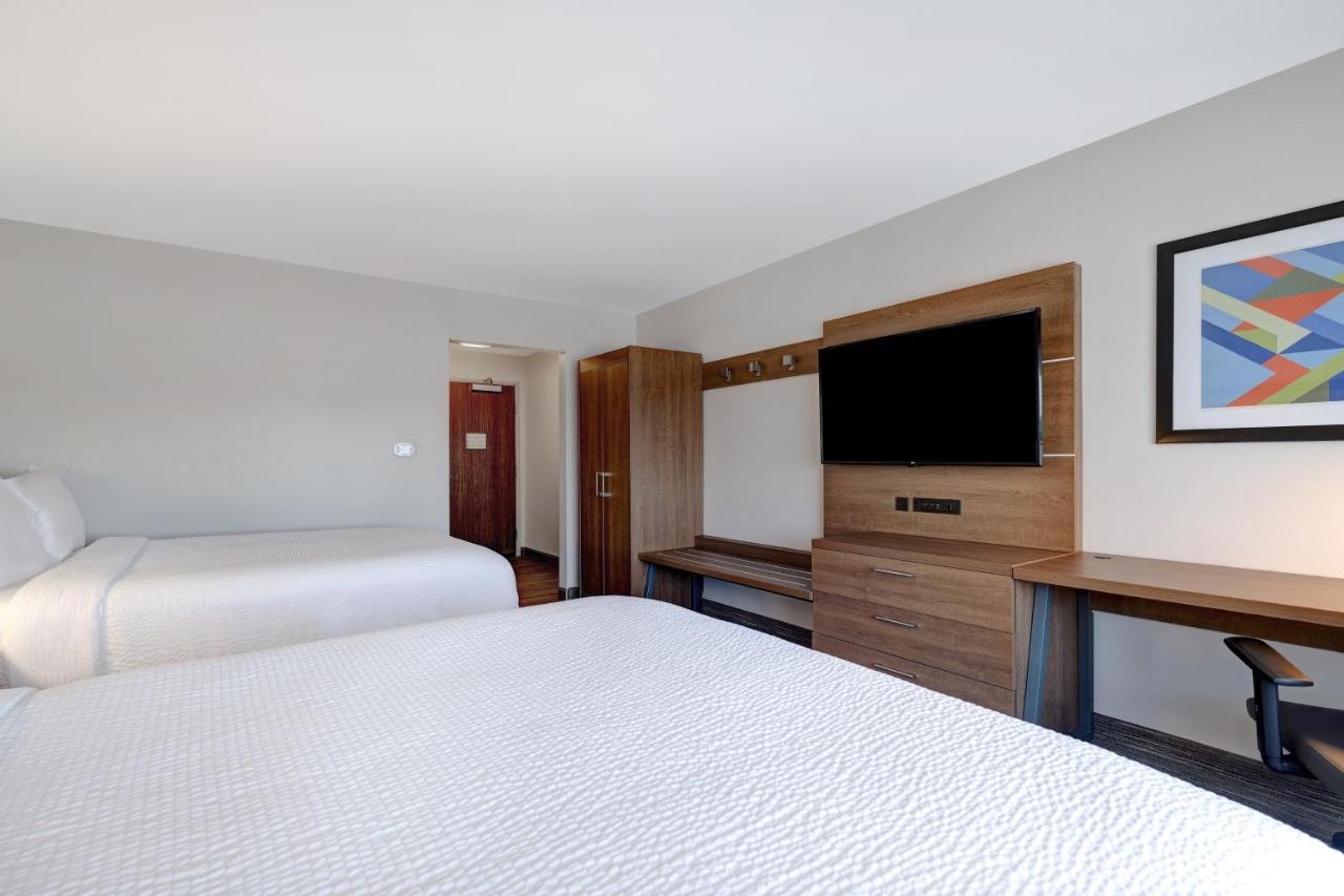 Holiday Inn Express & Suites - Brighton By Ihg Esterno foto