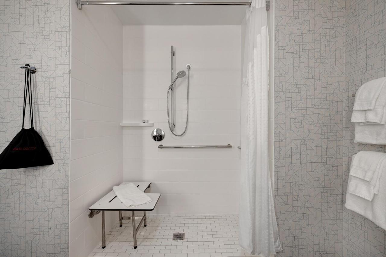 Holiday Inn Express & Suites - Brighton By Ihg Esterno foto
