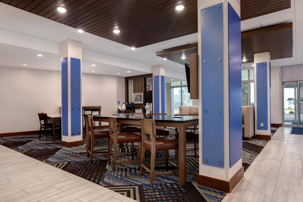 Holiday Inn Express & Suites - Brighton By Ihg Esterno foto