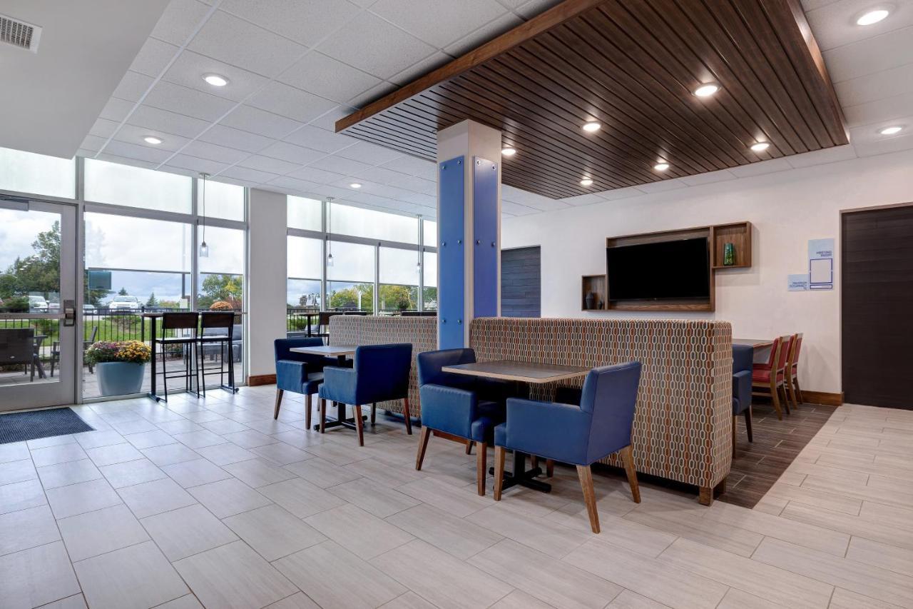 Holiday Inn Express & Suites - Brighton By Ihg Esterno foto