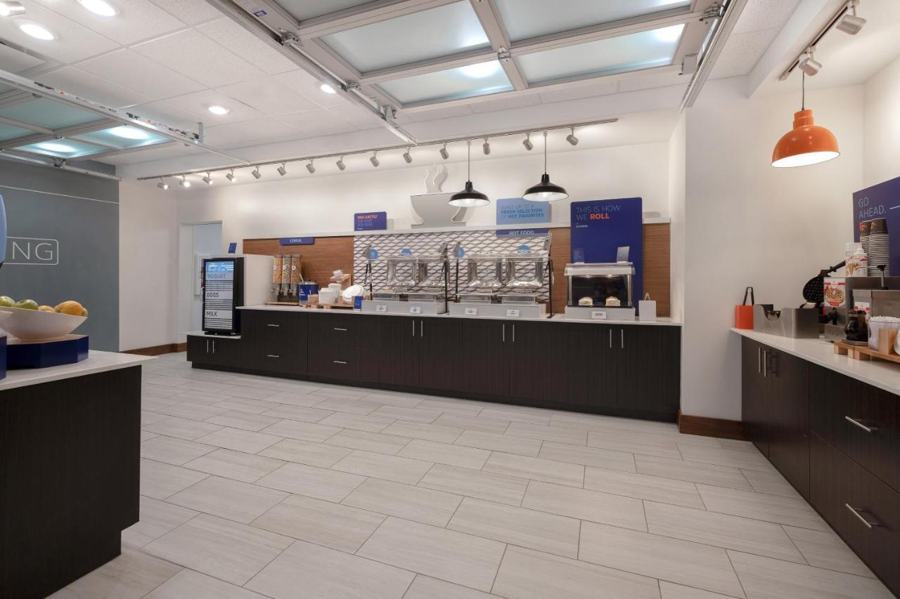 Holiday Inn Express & Suites - Brighton By Ihg Esterno foto
