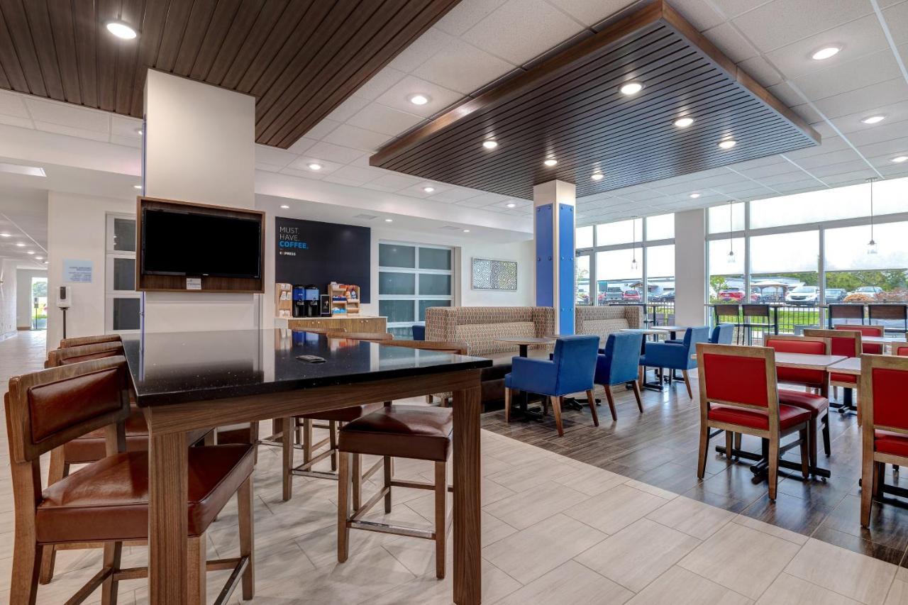 Holiday Inn Express & Suites - Brighton By Ihg Esterno foto