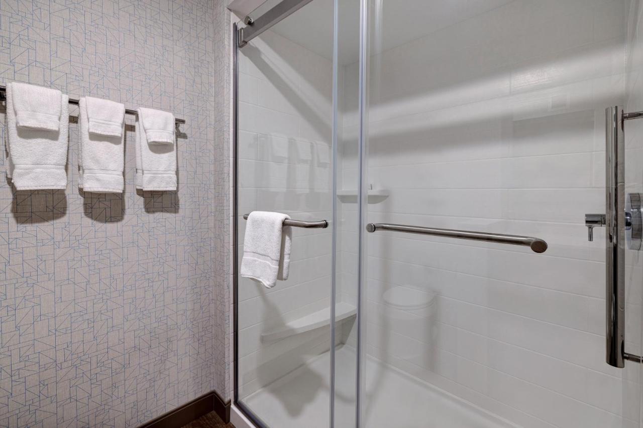 Holiday Inn Express & Suites - Brighton By Ihg Esterno foto